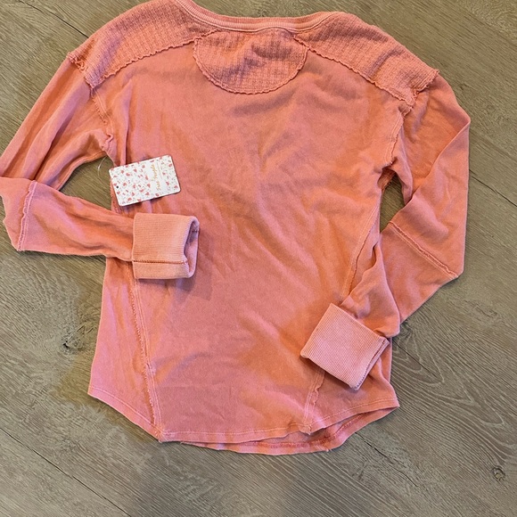 Free People We The Free long sleeve Tee size Med Peachy pink - Picture 5 of 7
